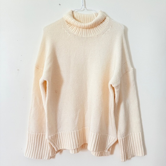 Abercrombie Cream Tuckable Turtleneck Sweater - Picture 2 of 5